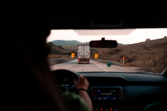 conductor de camión por carretera