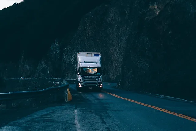 camión por carretera